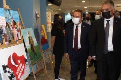 Öğrenciler, Atatürk’ün hayatını canlandırıp sevilen müzikleri seslendirdi
