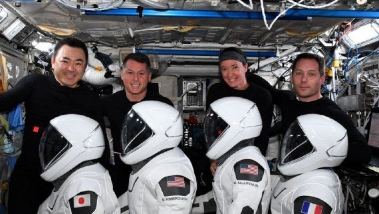 Uzay'da 199 gün kalan 4 astronot Dünya'ya döndü