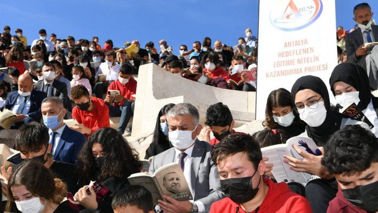 Vali Yazıcı, Patara’da 1200 öğrenci ile birlikte kitap okudu