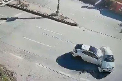 İstanbul’da iki otomobil çarpıştı: Baba ve oğlu hayatını kaybetti
