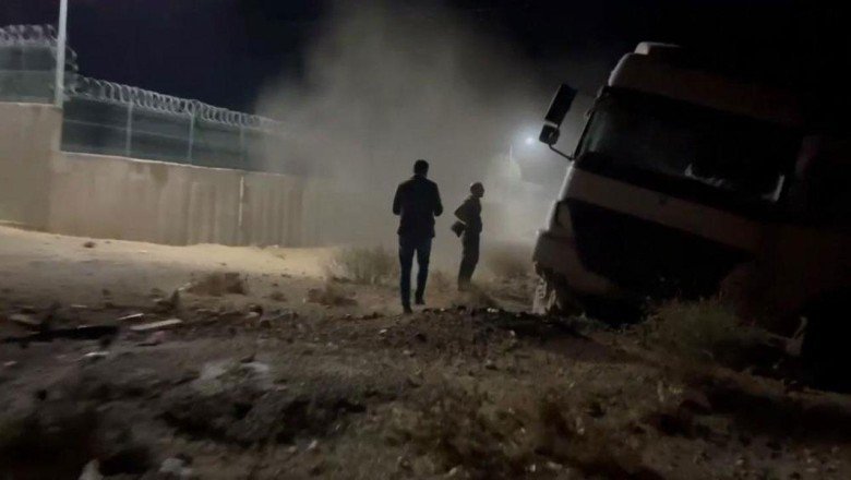 Şanlıurfa’da kontrolden çıkan tır şarampole devrildi