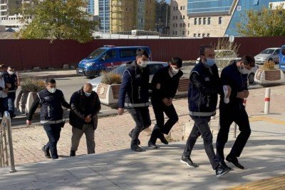 Elazığ’da göçmen kaçakçılığı yapan 5 kişi yakalandı