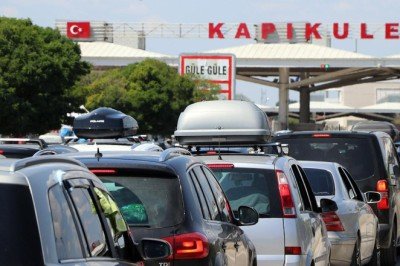 Edirne’deki sınır kapılarından 2 günde 81 bin kişi geçti