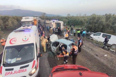 Bursa’da otomobil ile minibüs çarpıştı: 7 yaralı