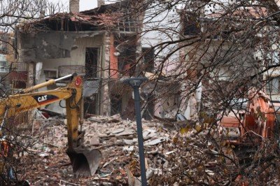 Ankara’da tüp patlaması sonucu bir bölümü çöken apartmanın yıkımı tamamlandı