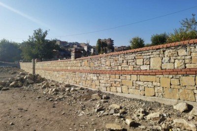 Diyarbakır’daki mezarlıkların duvarları yenileniyor