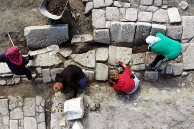 Gladyatörler şehri Stratonikeia’daki çalışmalara kadın eli değiyor