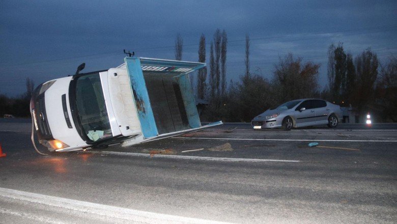 Van’da kamyonetle otomobil çarpıştı: 7 yaralı