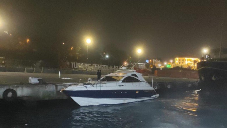 Haliç’te sürüklenen tekne kurtarıldı