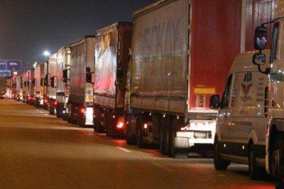 Kapıkule’de tır kuyruğu 11 kilometreyi buldu