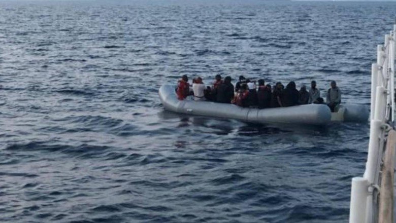 Tunus açıklarında 223 düzensiz göçmen yakalandı