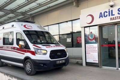 Manisa’da bir kişi, telefonunu almak isteyen bıçaklı gaspçıyı ruhsatsız silahıyla yaraladı