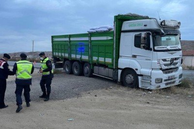 Aksaray’da kamyonun çarptığı lise öğrencisi ağır yaralandı