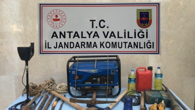 Antalya’da kaçak kazı yapan 3 kişi gözaltına alındı