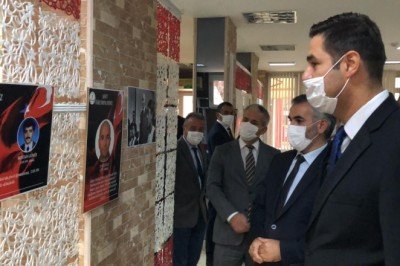Germencik’te şehit öğretmenlerin fotoğraflarının yer aldığı sergi açıldı