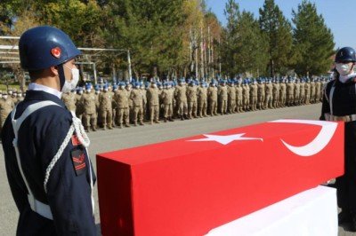 Tunceli’de halı sahada kalp krizi sonucu vefat eden asker için tören düzenlendi