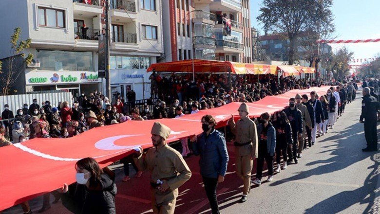 Edirne'de kurtuluş günü kutlaması; 100 metrelik Türk bayrağı taşıdılar