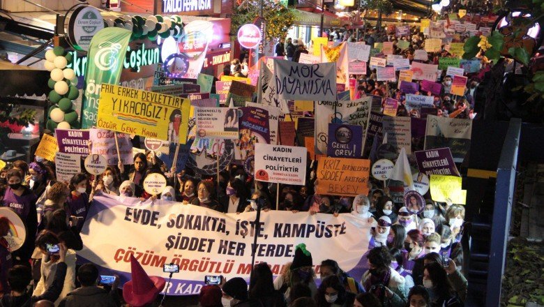 İzmir’de kadınlar yoksulluk ve şiddete karşı isyanda