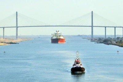 Küresel ticaretin yüzde 12’si Süveyş Kanalı’ndan geçiyor