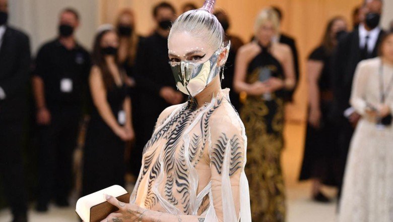 Grimes, kendisini Marie Antoinette’e benzetti: “Eşitsizliğin sembolüyüm”