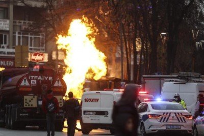 Ankara’da patlayan doğal gaz borusu alev aldı