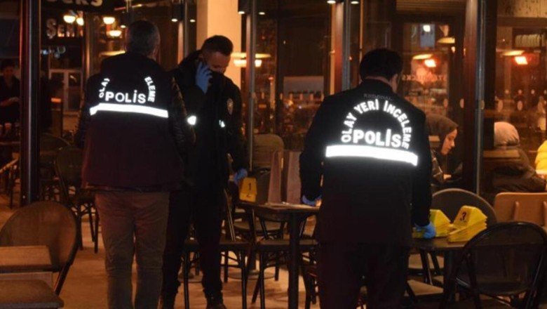 Gençlerin 'kız' kavgası kanlı bitti: 3 yaralı