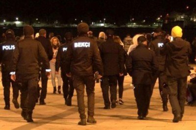 Beşiktaş Emniyeti’nden çiçekçi, seyyar satıcı, dilencilere yönelik denetim