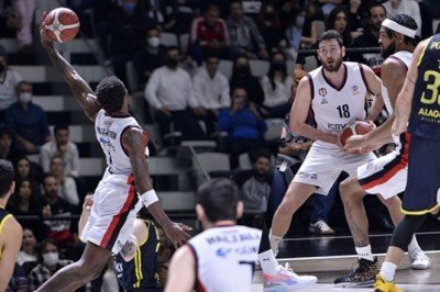 Beşiktaş Icrypex Takımı –  Fenerbahçe Beko: 74-82