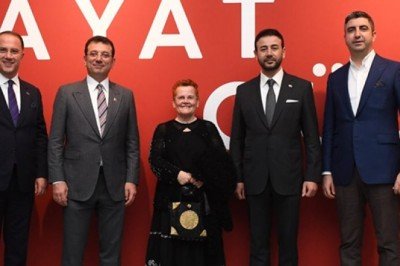 Beşiktaş’ta Hayat Seninle Güzel sergisi ziyarete açıldı