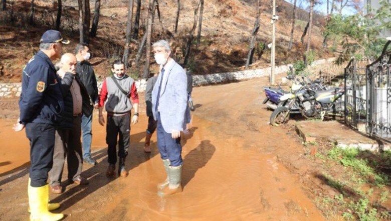 Marmaris Belediye Başkanı Oktay’dan ‘erozyon’ uyarısı: Karayolu Kenarlarındaki demir bariyerlerin bile ayakları boşalmış durumda!