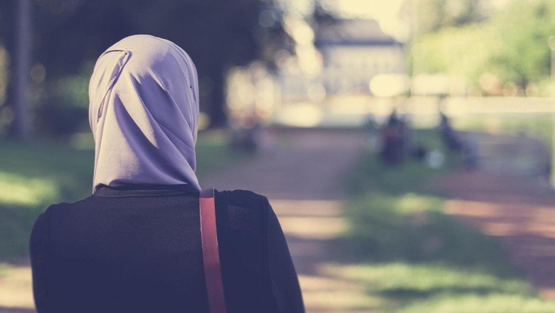 Kanada’da Müslüman öğretmenin işine başörtüsü nedeniyle son verildi