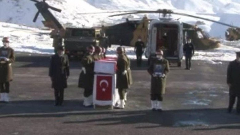 Hakkari’de şehit askerler için tören düzenlendi