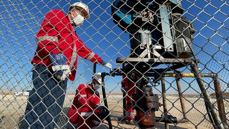 1310 metreden petrol fışkırdı… Büyük sevinç