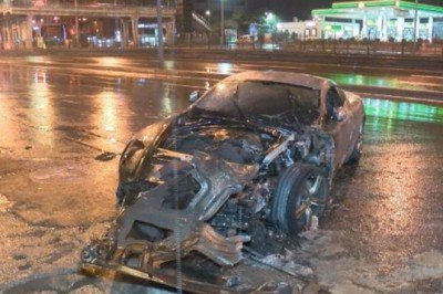 Avcılar’da 2 milyon TL’lik lüks araç alev alev yandı