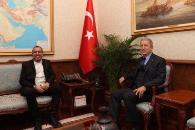 Bakan Akar sanatçı Haluk Levent’i kabul etti