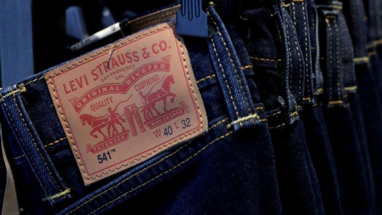 Levi’s, Rusya’da kot satmayı bıraktığını ve Ukraynalı mültecilere 300 bin dolar bağışlayacağını duyurdu