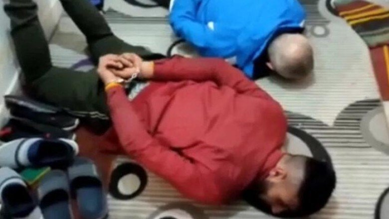 Baba, oğlu ve bir kadın suçüstü yakalandı!